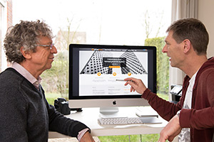 Initiatiefnemers Barend Houtsmuller (l) en Gertjan van Geerenstein ® achter het scherm.
