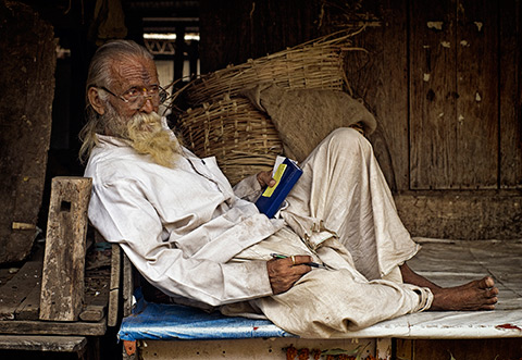 Vincent van Kooten - Marktkoopman op traditionele markt in India