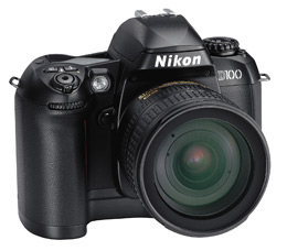 De Nikon D100 was 15 jaar geleden een baanbrekende camera, maar in de tussentijd is er op alle fronten enorme vooruitgang geboekt. Hooguit interessant voor verzamelaars. Foto: Nikon