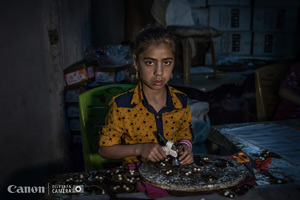 Cigdem Yuksel: Fatme Hassan (8), uit de serie Syrian child labor. Winnaar Canon Zilveren Camera 2016